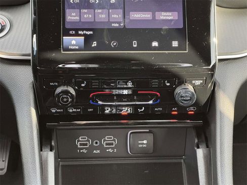 New 2025 Jeep Grand Cherokee Altitude image 20