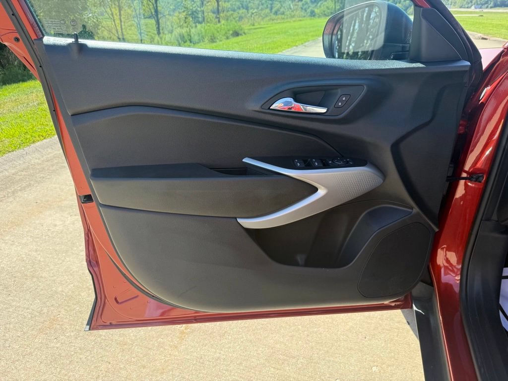 Used 2024 Chevrolet Trax LS FWD image 22