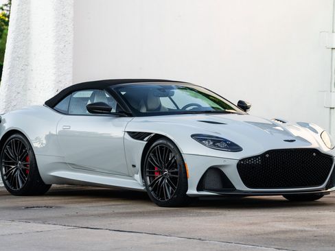 Used 2023 Aston Martin DBS Volante image 7