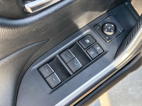 Used 2022 Toyota RAV4 SE image 23