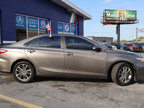 Used 2015 Toyota Camry SE FWD image 2