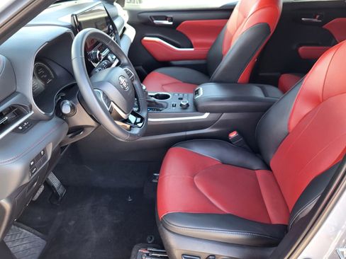 Certified 2025 Toyota Highlander XSE image 16