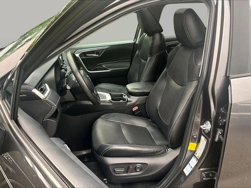 Certified 2021 Toyota RAV4 XLE w/ Convenience Package AWD/4WD image 9