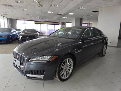 Used 2016 Jaguar XF Prestige image 3