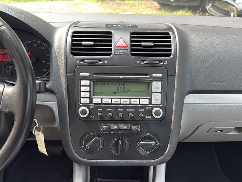 Used 2009 Volkswagen Jetta SE FWD image 19