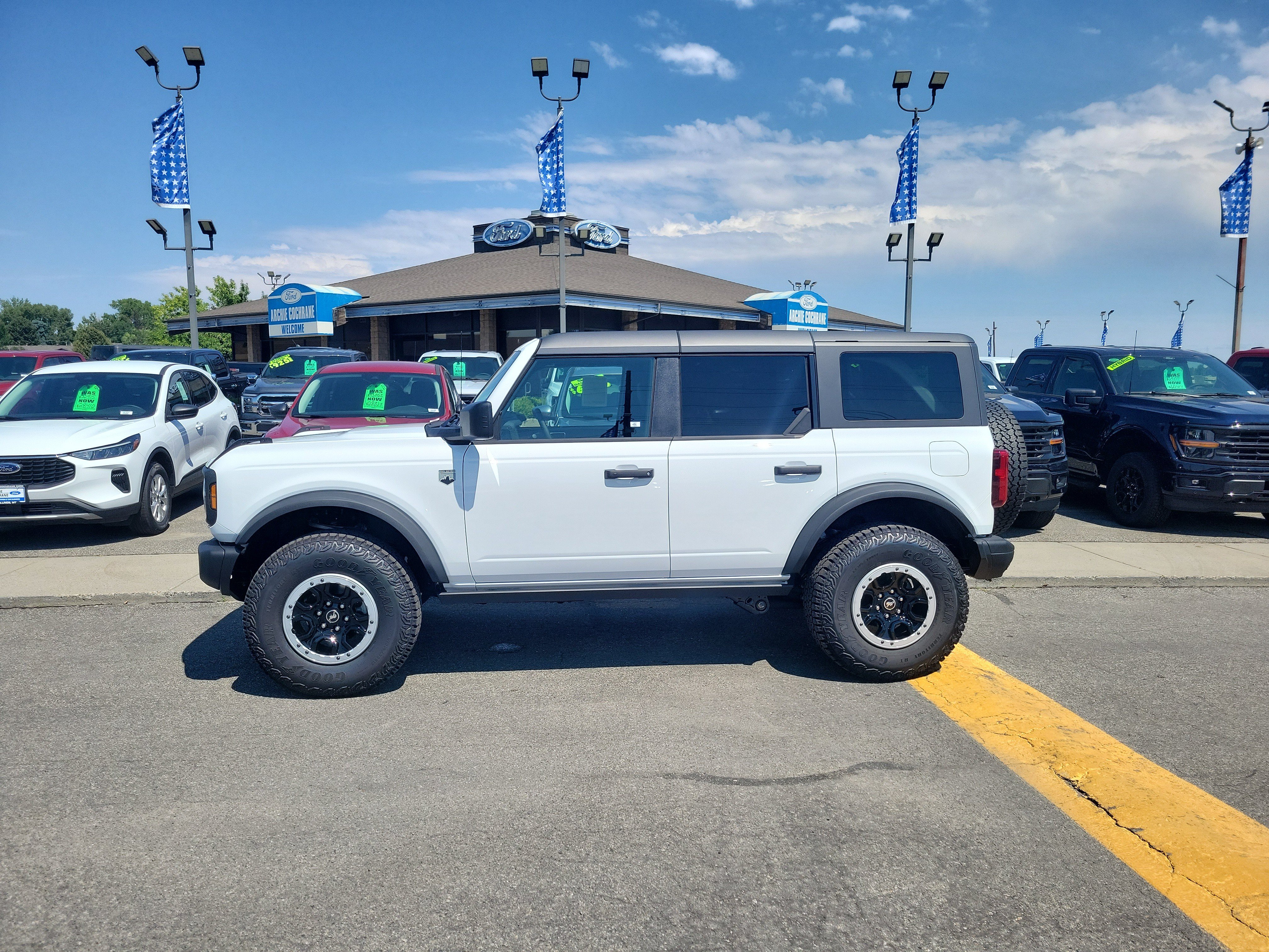 Used 2025 Ford Bronco Big Bend w/ Black Diamond Package AWD/4WD image 2