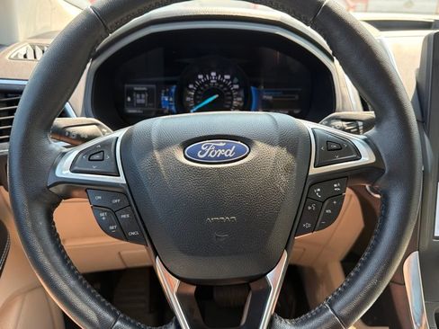 Used 2022 Ford Edge Titanium AWD/4WD image 25