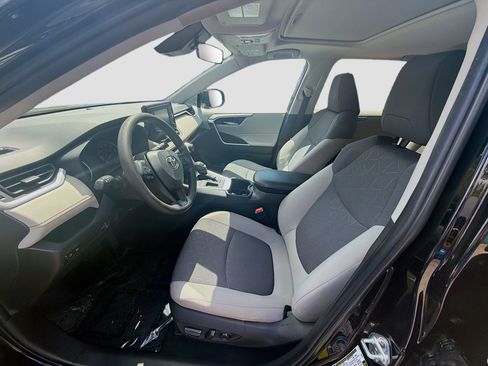 Used 2022 Toyota RAV4 XLE w/ Convenience Package FWD image 16