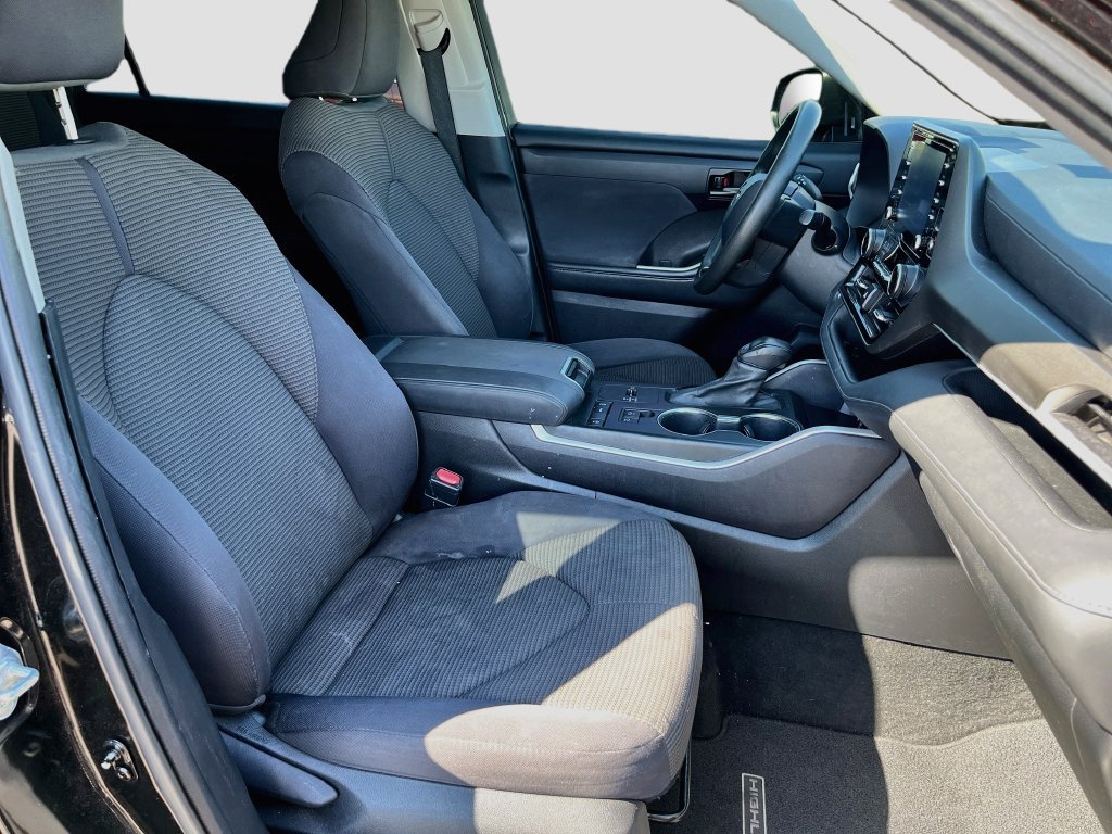 Used 2021 Toyota Highlander L FWD image 27