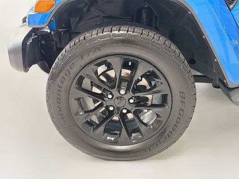 Used 2021 Jeep Wrangler Unlimited Sahara w/ Cold Weather Group AWD/4WD image 26