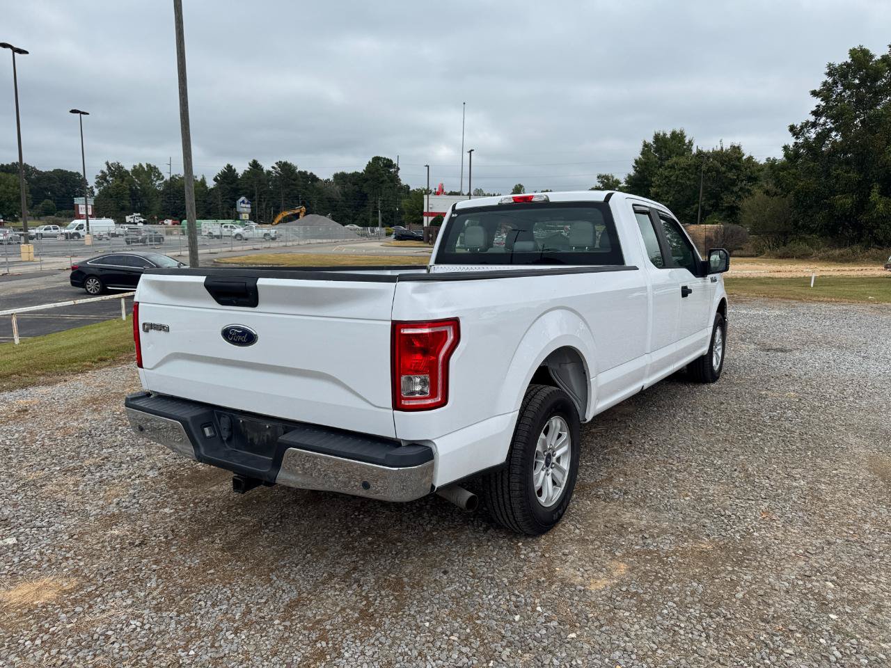 Used 2017 Ford F150 XL w/ Equipment Group 101A Mid RWD image 3