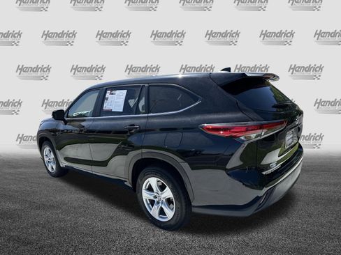 Used 2023 Toyota Highlander L FWD image 8