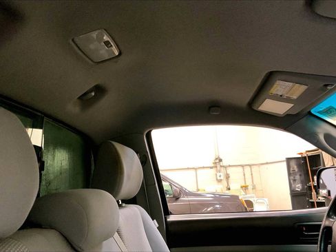 Used 2010 Toyota Tacoma 4x4 Regular Cab image 11