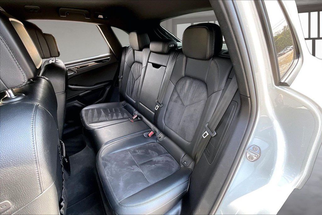 Used 2018 Porsche Macan AWD/4WD image 22