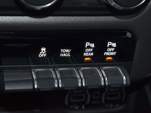 Used 2020 RAM 1500 Big Horn AWD/4WD image 30
