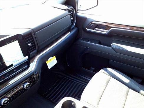 New 2024 GMC Sierra 1500 SLE w/ Preferred Package image 17