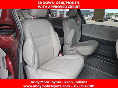 Used 2017 Toyota Sienna XLE Premium image 36