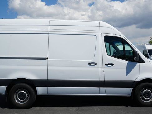 Used 2024 Mercedes-Benz Sprinter 2500 image 5