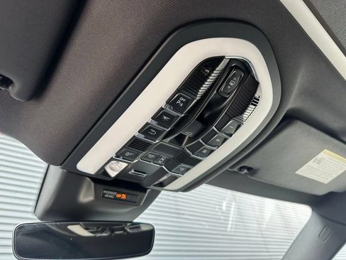 Certified 2026 Porsche Macan Turbo AWD/4WD image 34
