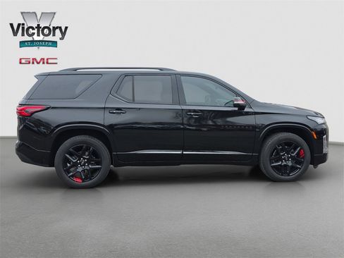 Used 2023 Chevrolet Traverse Premier w/ Redline Edition image 18
