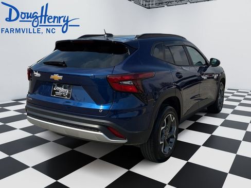 Used 2024 Chevrolet Trax LT w/ Driver Confidence Package image 4