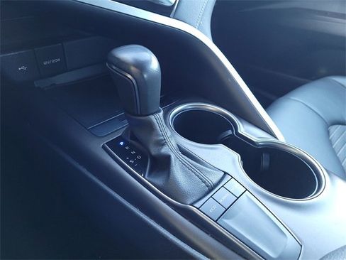 Used 2023 Toyota Camry SE image 12