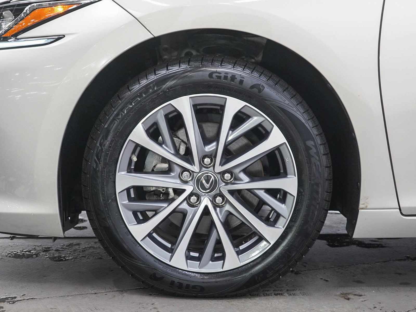 Used 2024 Lexus ES 350 w/ Premium Package FWD image 27