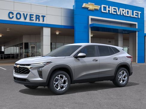 New 2026 Chevrolet Trax LS w/ LS Convenience Package FWD image 2