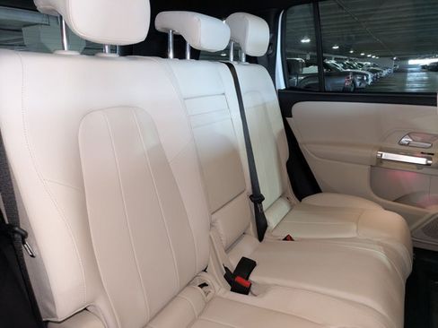 Used 2025 Mercedes-Benz GLB 250 image 21