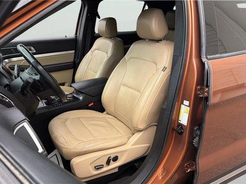 Used 2017 Ford Explorer XLT w/ Equipment Group 202A AWD/4WD image 12