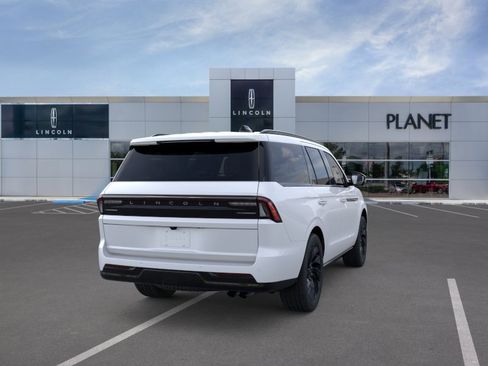 New 2026 Lincoln Navigator Reserve w/ Jet Appearance Package AWD/4WD image 8