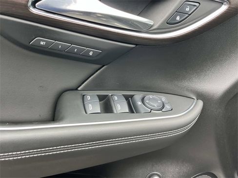 Used 2023 Buick Envision Avenir image 29