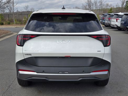New 2026 Kia Sportage LX FWD image 6