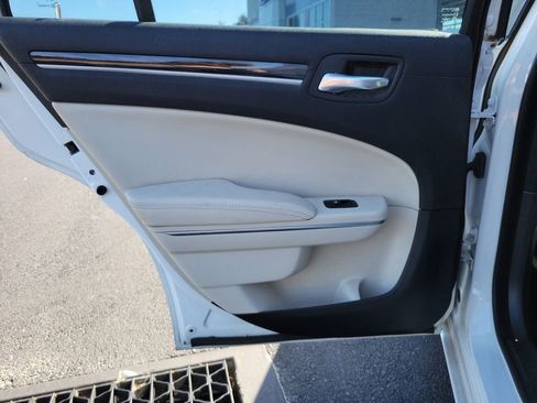 Used 2016 Chrysler 300 Limited image 11