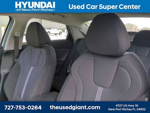 Used 2024 Hyundai Elantra SE FWD image 7