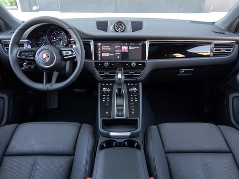 Certified 2026 Porsche Macan AWD/4WD image 12