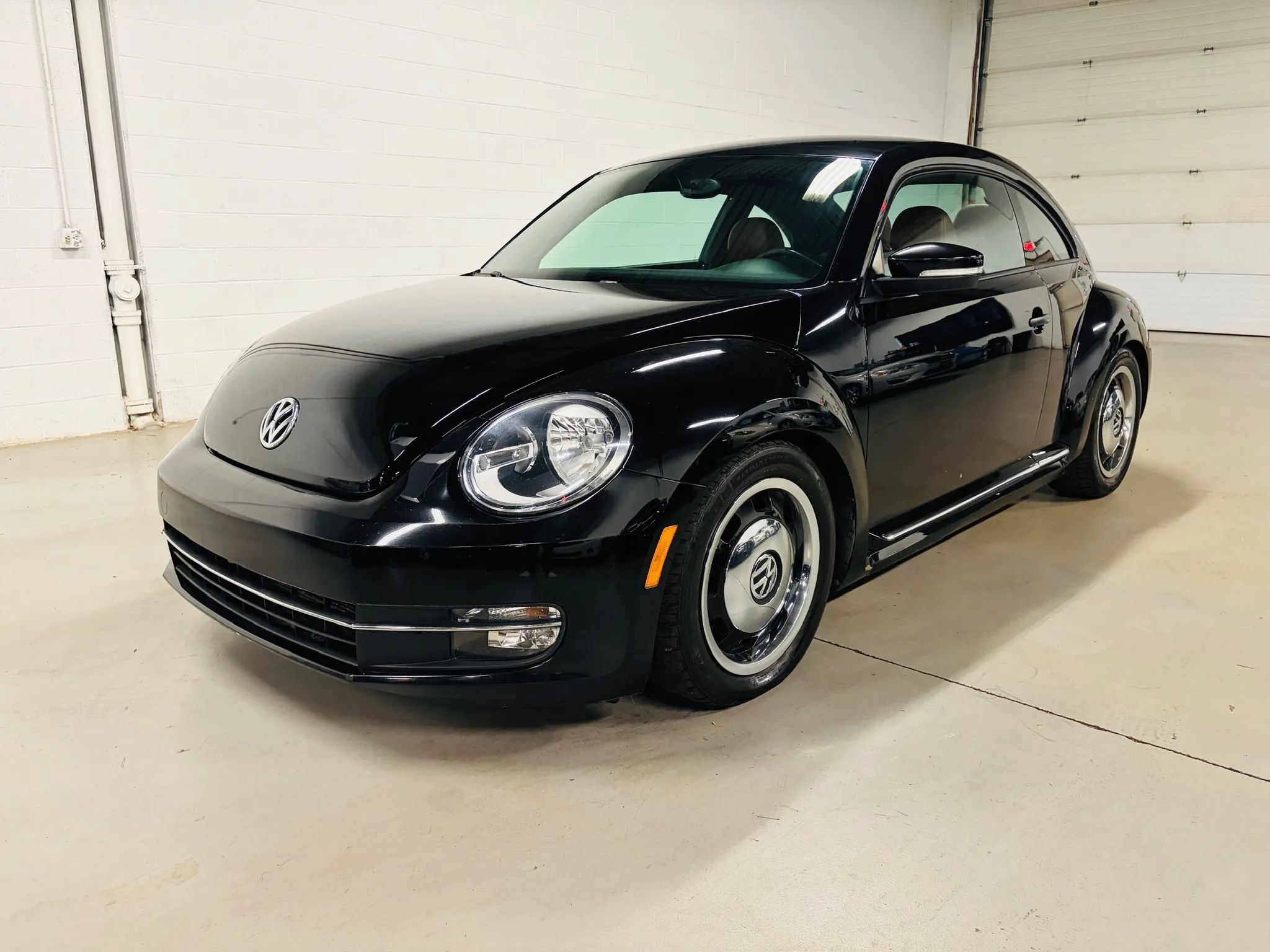 Used 2015 Volkswagen Beetle 1.8T Classic FWD image 2