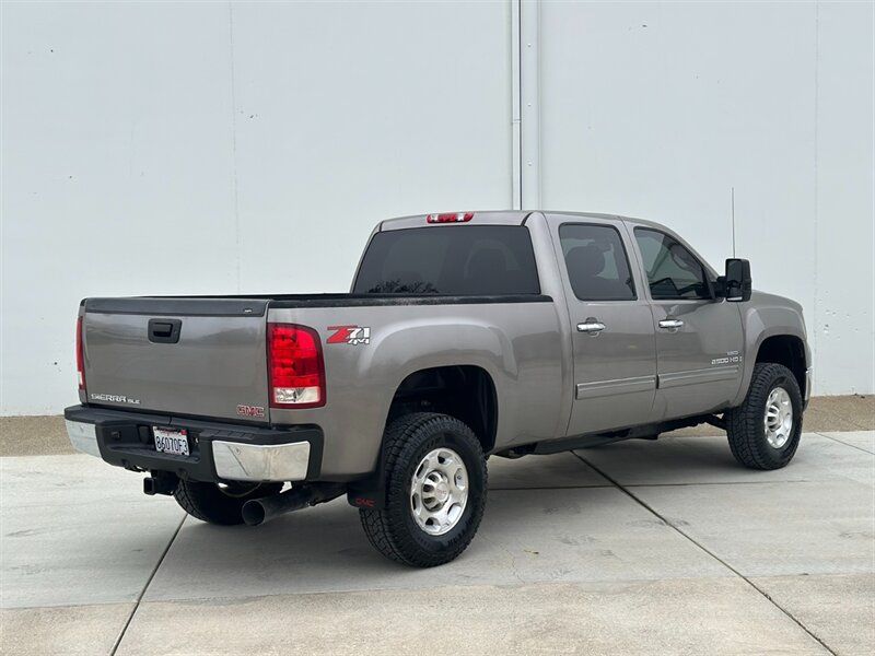 Used 2007 GMC Sierra 2500 SLE w/ Z71 Off-Road Package AWD/4WD image 4