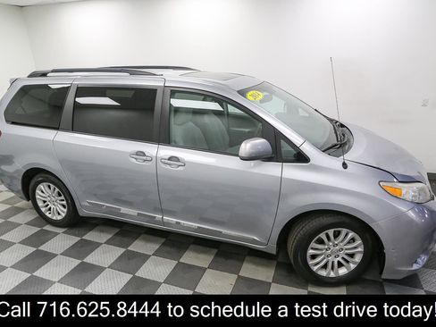 Used 2014 Toyota Sienna XLE FWD image 5