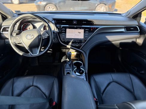 Used 2018 Toyota Camry XSE image 2