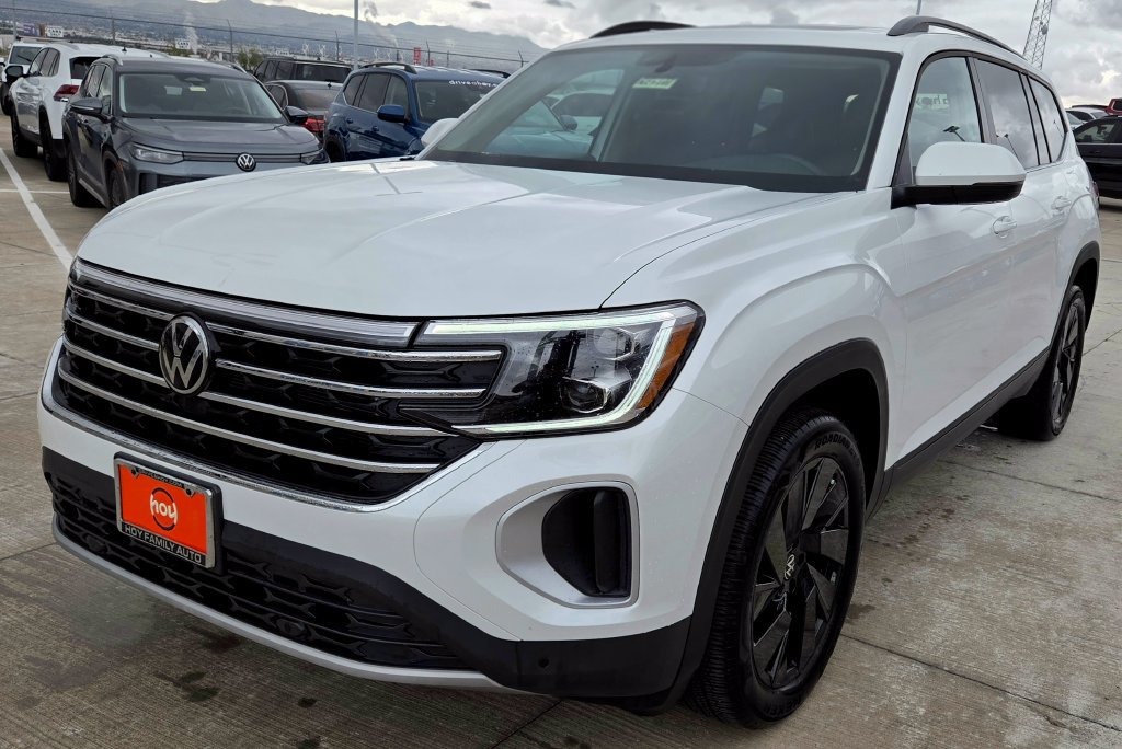 Certified 2026 Volkswagen Atlas SE FWD image 3