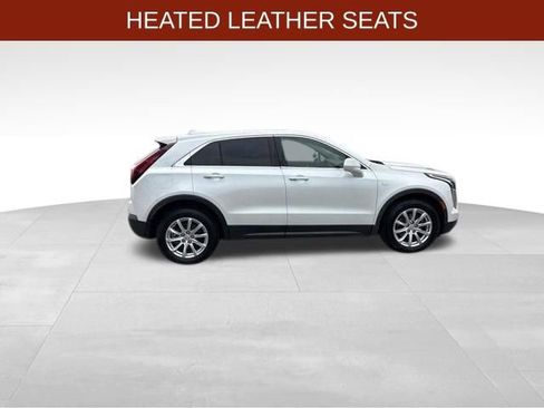 Used 2019 Cadillac XT4 Luxury w/ Cold Weather Package FWD image 8