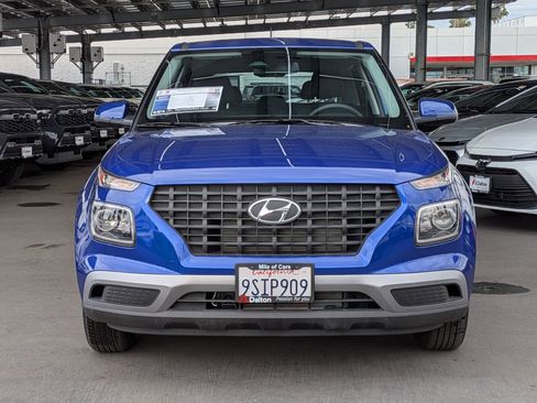 Used 2025 Hyundai Venue SE image 2