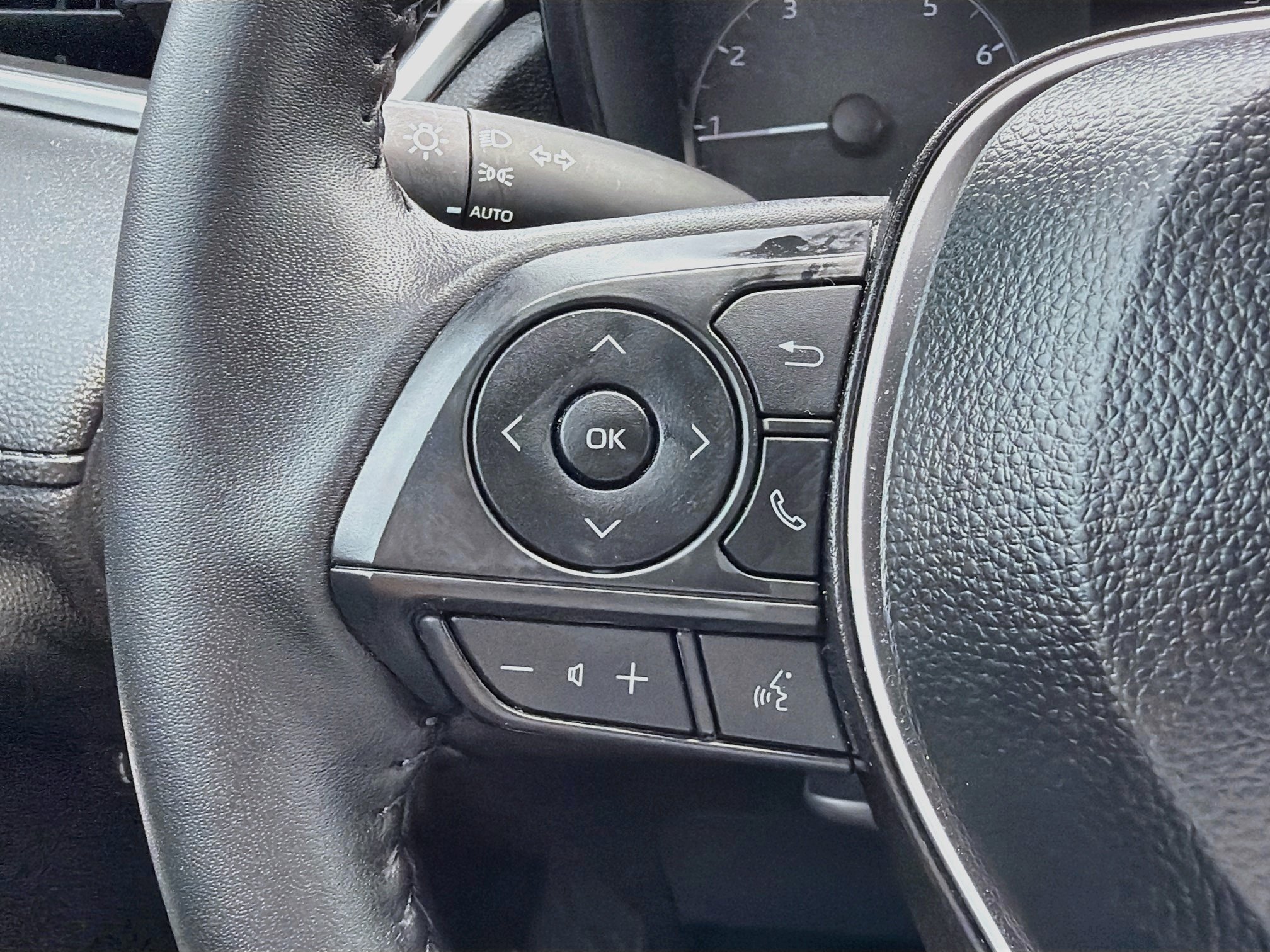 Used 2025 Toyota Corolla Cross LE FWD image 34