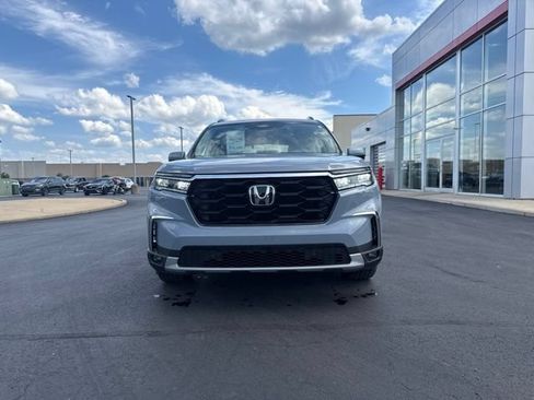 Used 2025 Honda Pilot Touring image 2