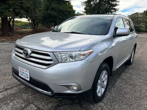 Used 2013 Toyota Highlander SE image 2