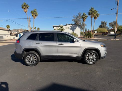 Used 2019 Jeep Cherokee Latitude Plus image 4