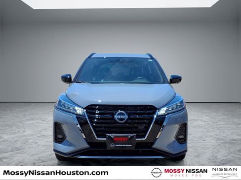 Used 2024 Nissan Kicks SR w/ SR Premium Package FWD image 3