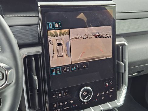 Used 2025 GMC Acadia Elevation image 20