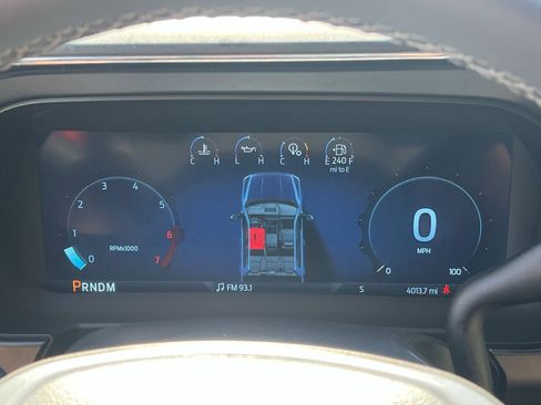 Used 2025 Ford F250 Lariat w/ Black Appearance Package image 17